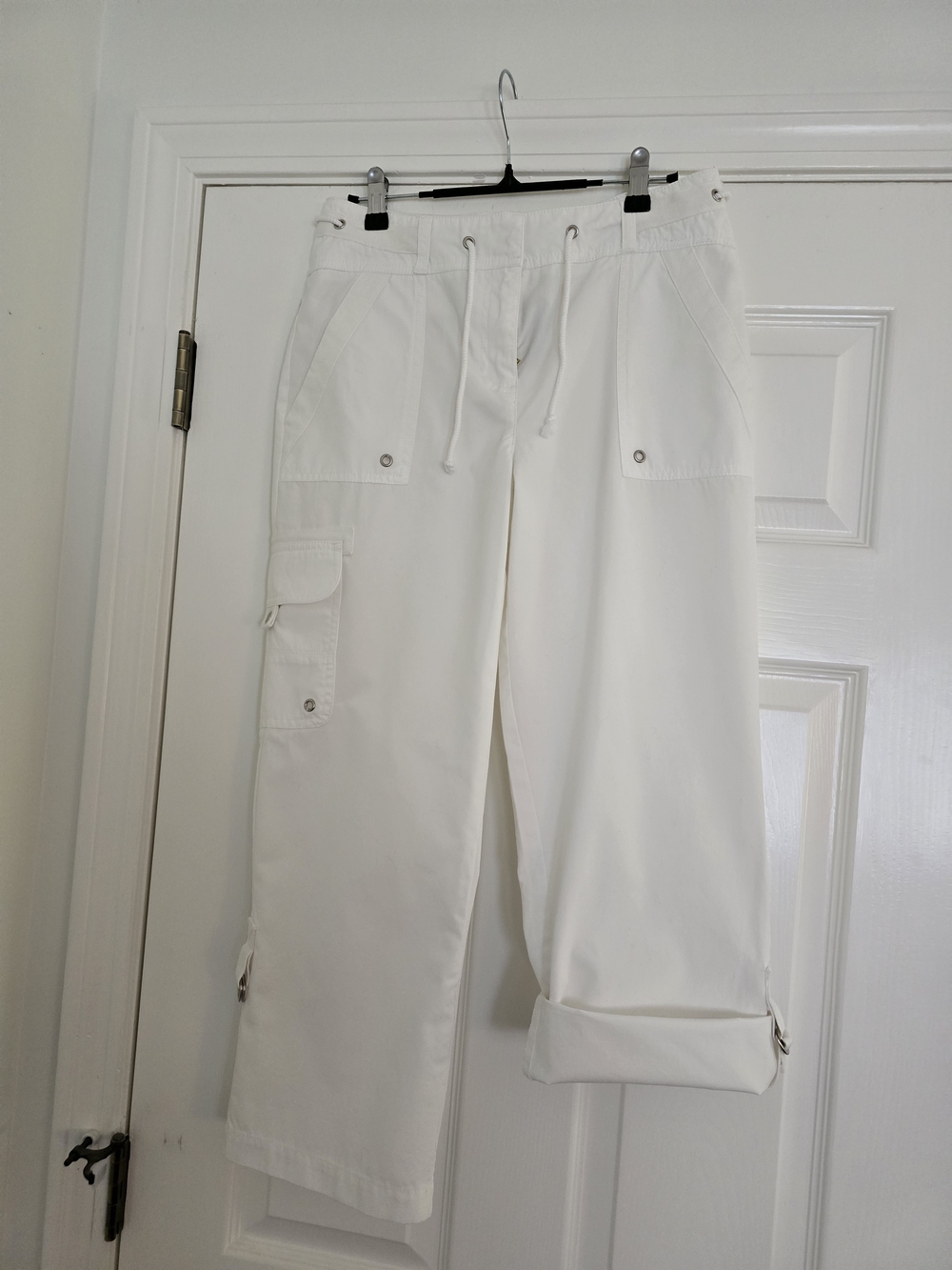 Jones New York Signature Ladies White 5 Pocket Capri Sz. (4) 30x24